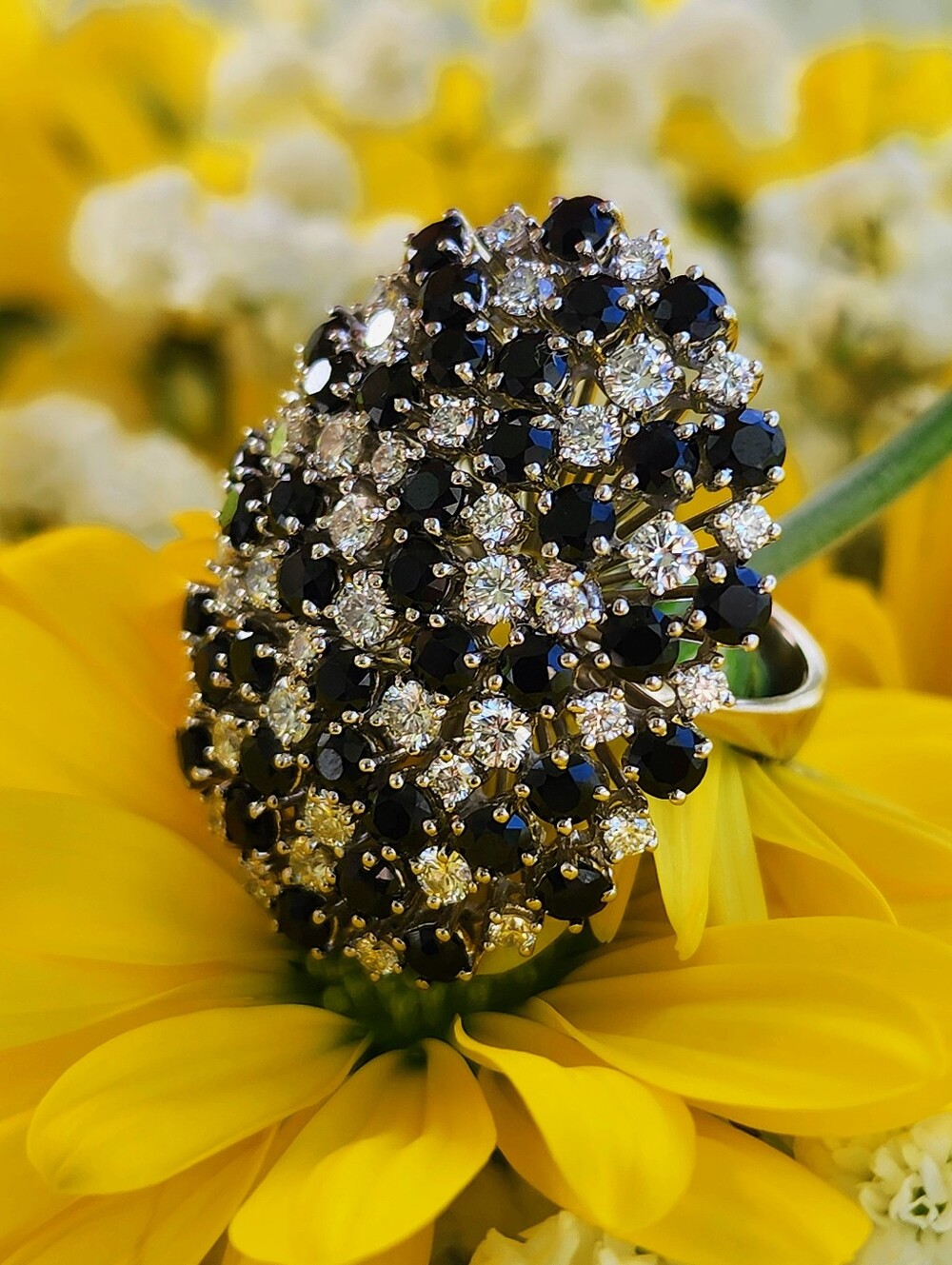 $14,500 Roberto Coin Fantasia 18k Oval Diamond Ring - Picture 3 of 13